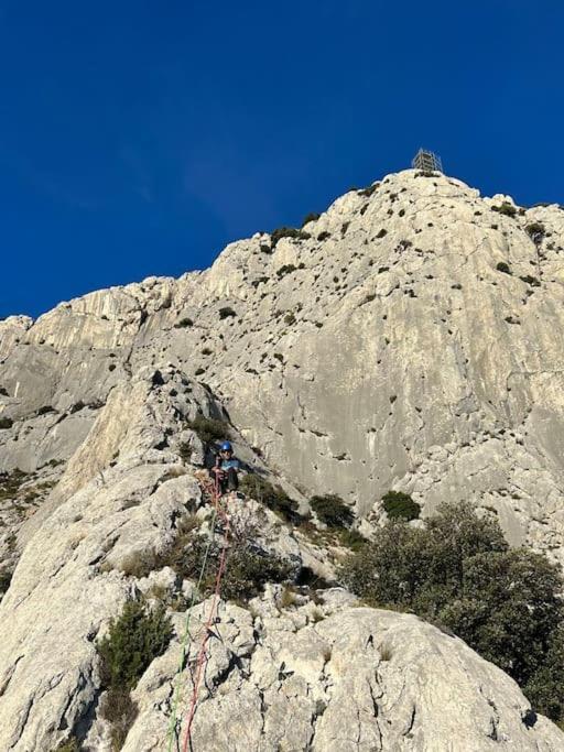 Le 2 Ter Apartment Puyloubier Bagian luar foto